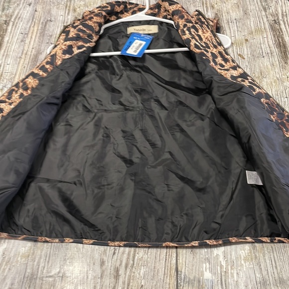 Yahada Animal Print Vest - Picture 5 of 6